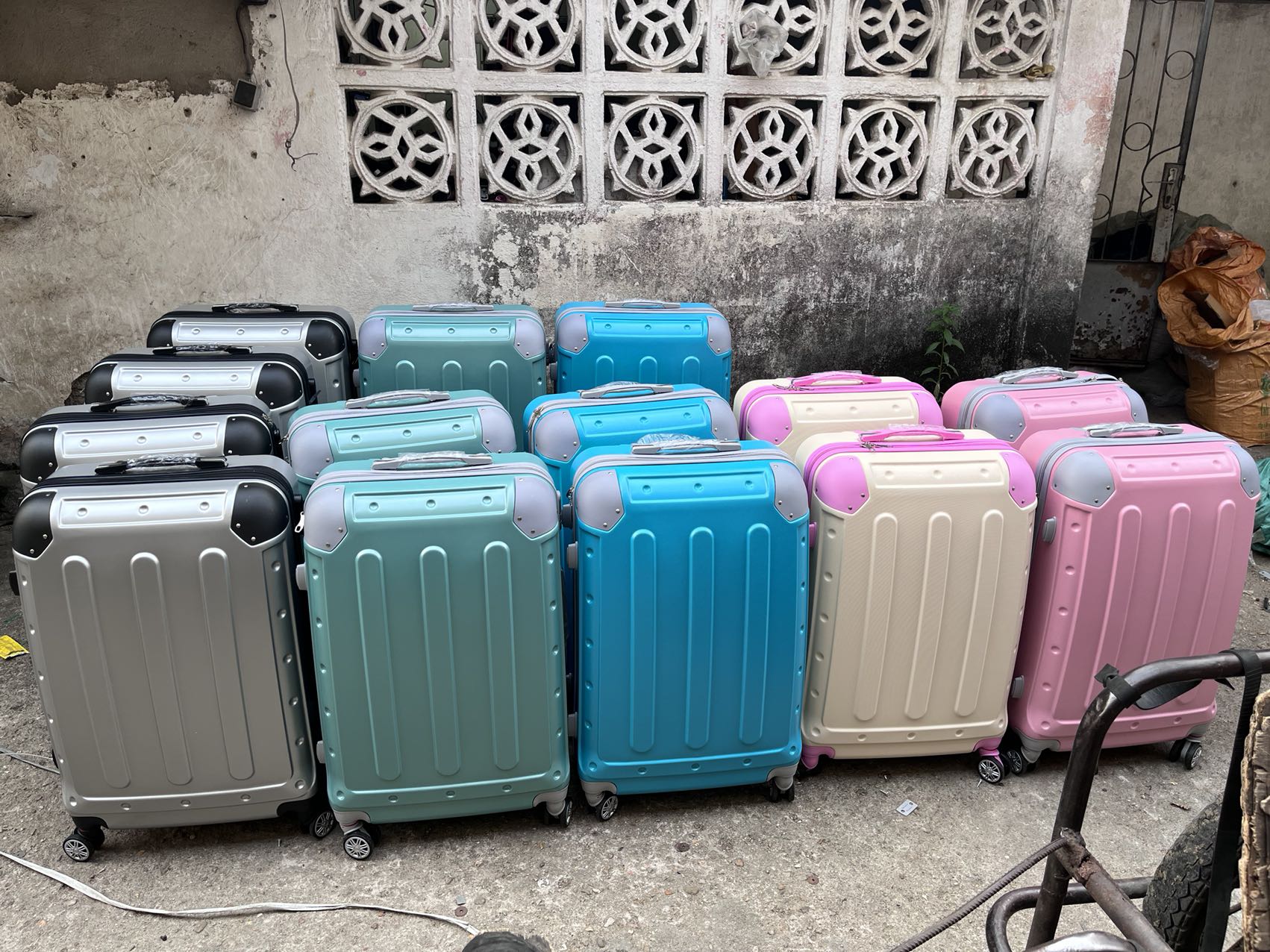 Nouveaux sacs de bagages de voyage prix de gros valise qualifiée